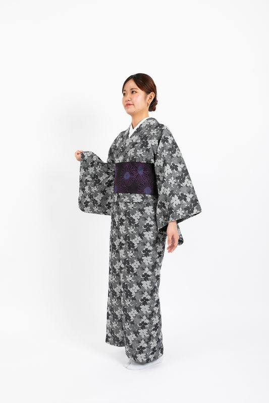 YOURかんたん着物 モノトーンフラワー | モダンな花柄が奏でるカジュアルなデザイン