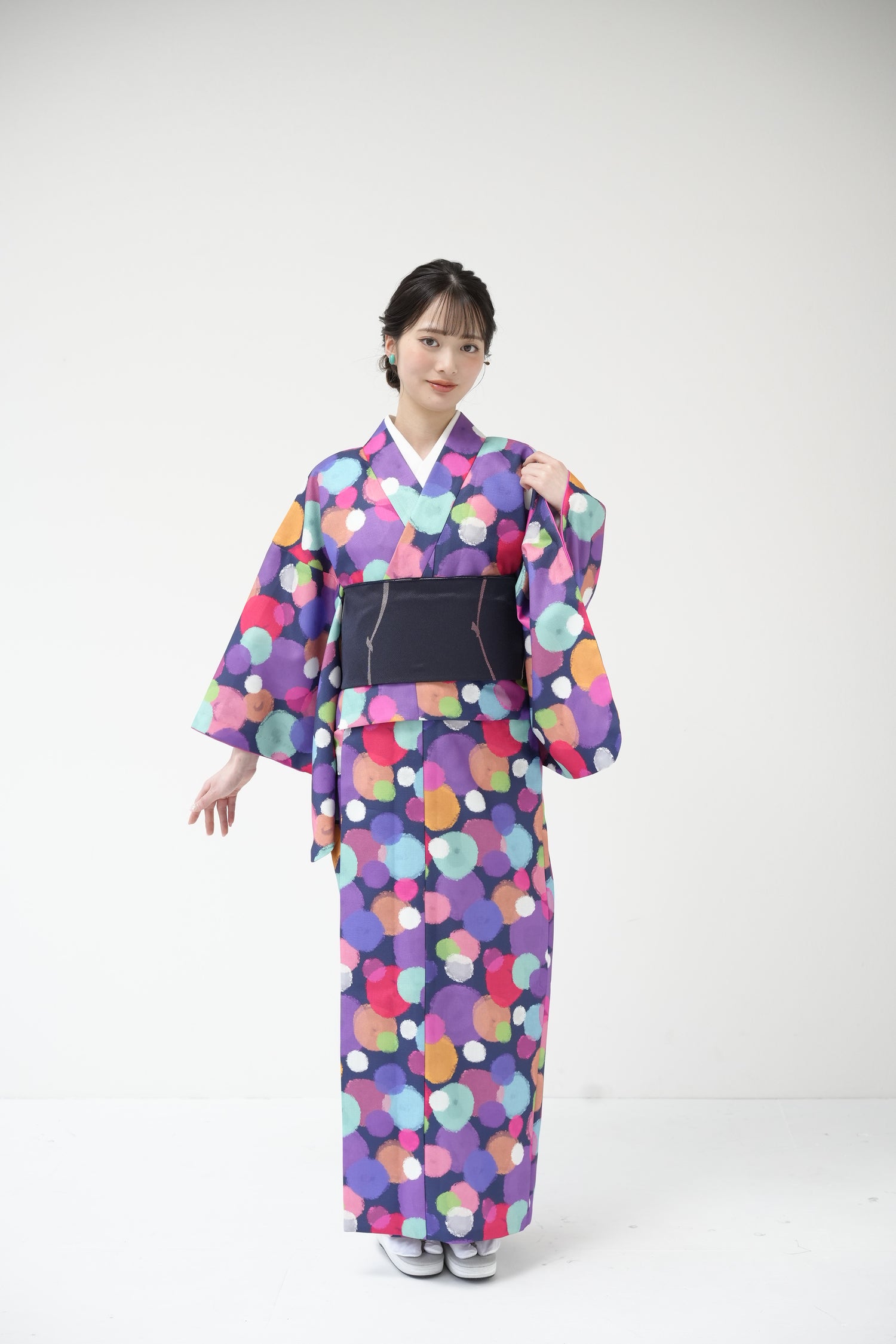 YOURかんたん着物 たなごころ | 色鮮やかな水玉模様が織りなすモダンでカジュアルな着物