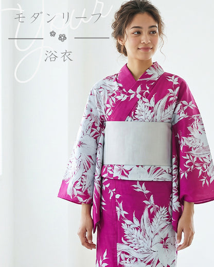 YOUR 簡約浴衣 龜背竹圖樣 | 清爽復古摩登的可水洗聚酯纖維浴衣，在水藍色底色上大膽的棕色葉子圖案顯得格外亮眼