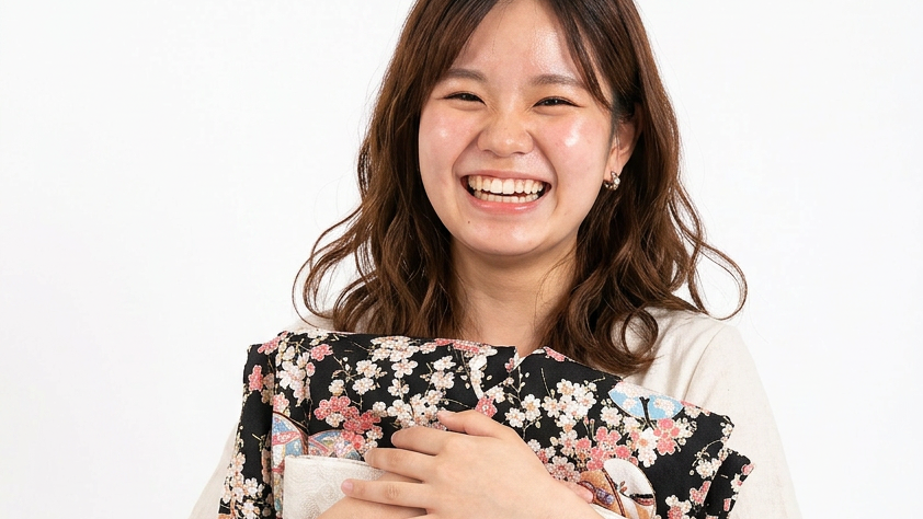 ３．お手頃な価格帯
​生地にはポリエステルを使用しコストを大幅に抑え、さらに従来の着物のものづくりではなく洋服のものづくりで生産するため、とてもお手頃な価格を実現しました。