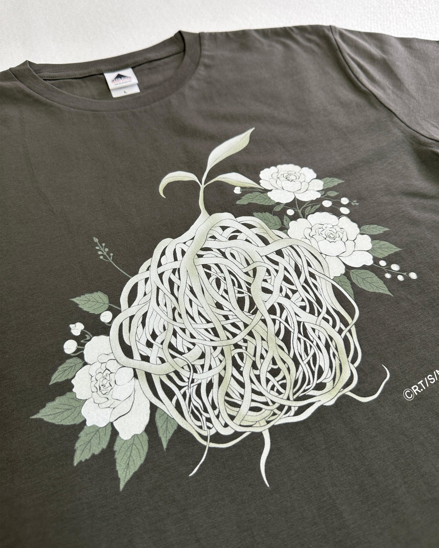 8月18日12時販売開始『TVアニメMAO』華紋 Tシャツ｜ツカモト市田【限定商品】
